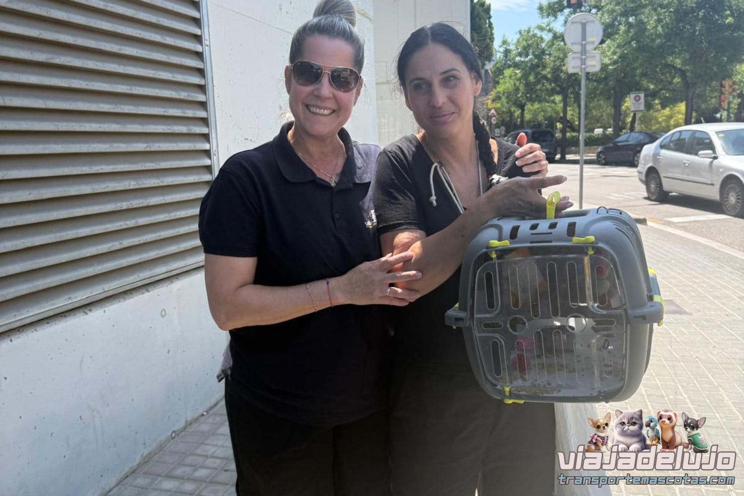 Runa, lorita, tras su viaje de Madrid a Barcelona con ViajaDeLujo