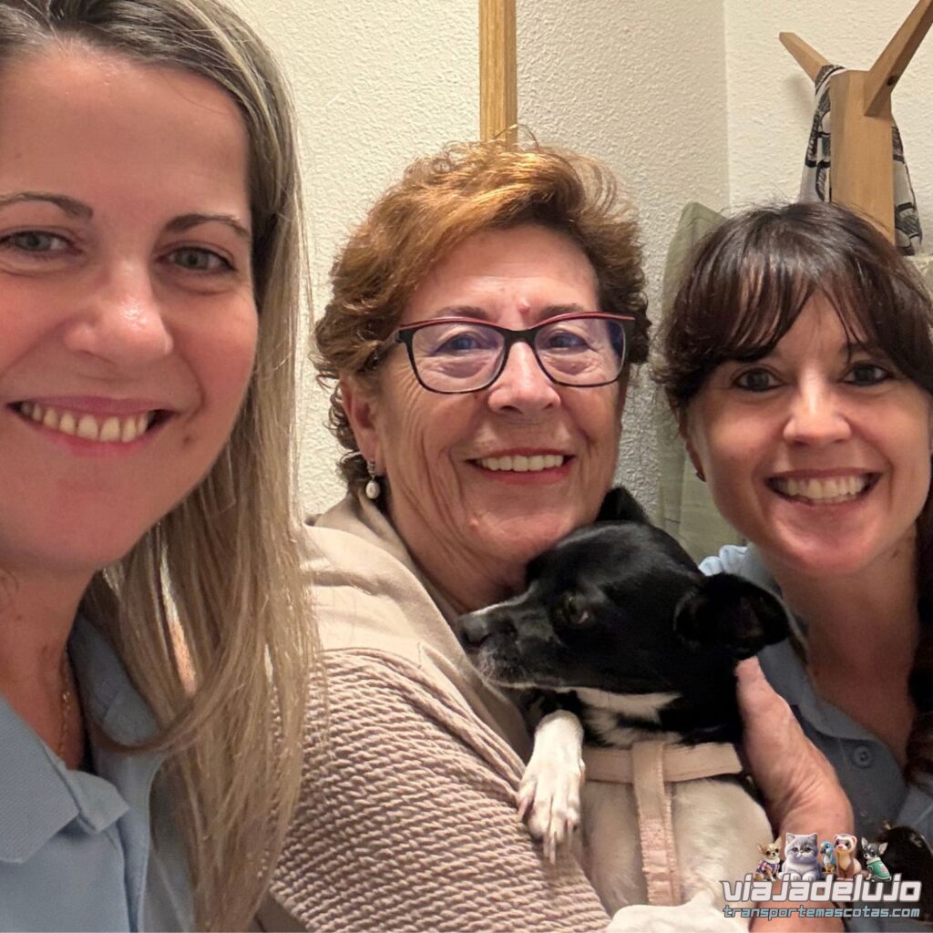 Transporte de Mascotas de Huelva a Pamplona: el viaje de 900 Km que le cambió la vida a Candela 1 Candela con Puri recien llegada a Pamplona