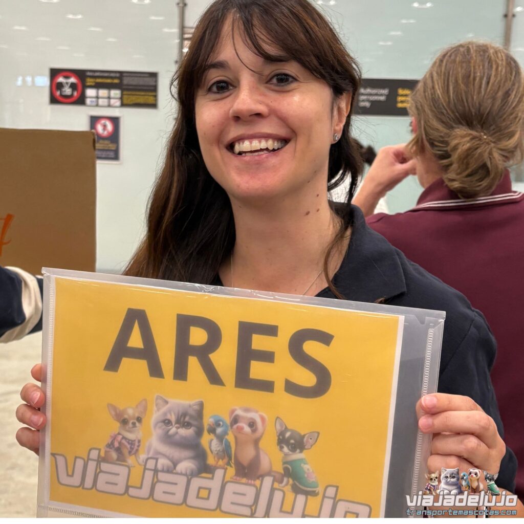 esperando en la terminal de barajas para recoger a Ares